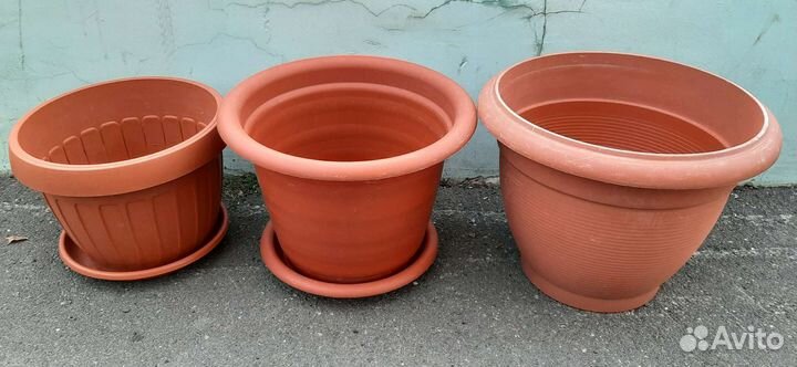 Пластиковые ящики в отличном состоянии, горшки