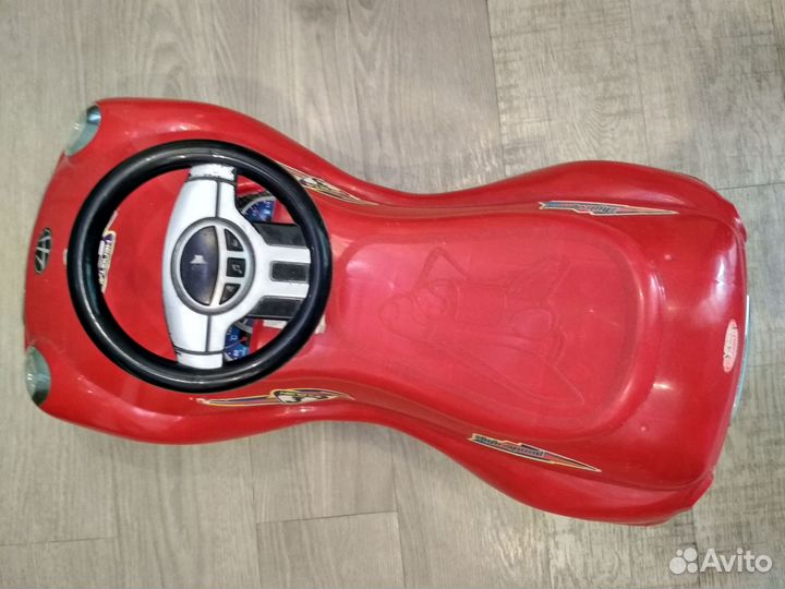 Машинка каталка детская