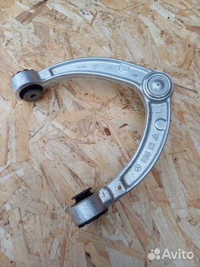 Рычаг подвески верхний передний левый