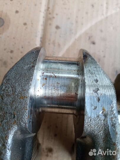 Коленвал двигателя TD 23/25/27