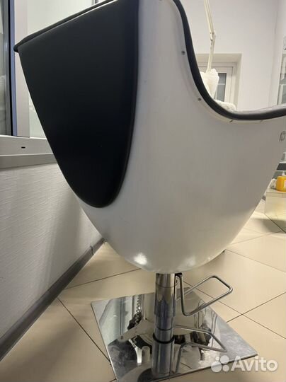 Парикмахерское кресло