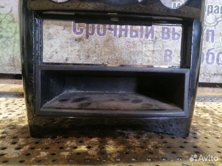 Рамка центральная в торпедо Citroen C3 Picasso