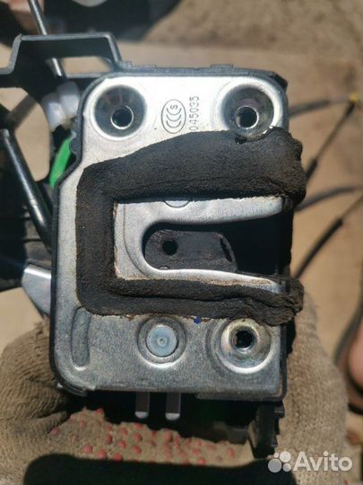 Замок двери передний левый Kia Rio 3 G4FC 2015