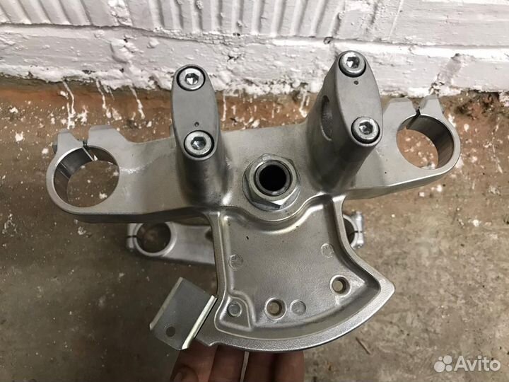 Новая верхняя траверса Suzuki Burgman 650 2013-н.в