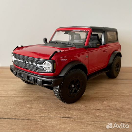 Модель автомобиля Ford Bronco 1:18 Maisto