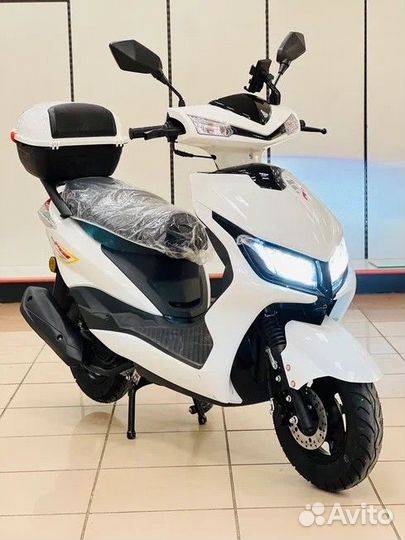 Скутер М8 бензиновый 150 куб.см (белый), новый