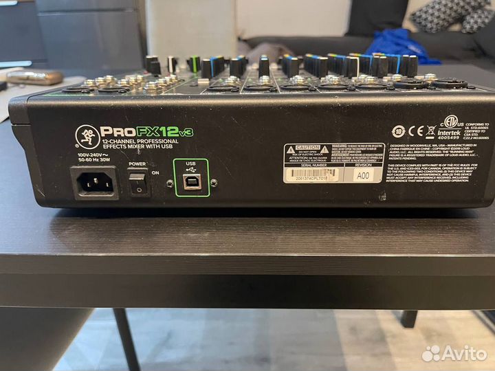 Аналоговый микшер Mackie ProFX12v3