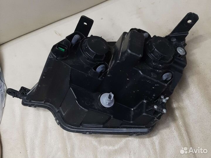 Фара правая Opel Antara