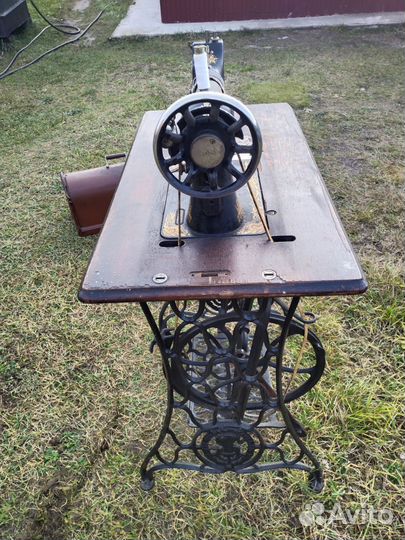 Швейная машина Singer