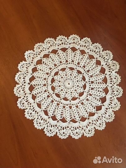 Салфетка вязаная крючком ажурная