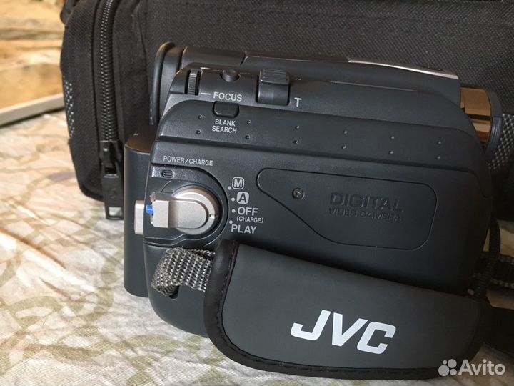 Мини видеокамера JVC