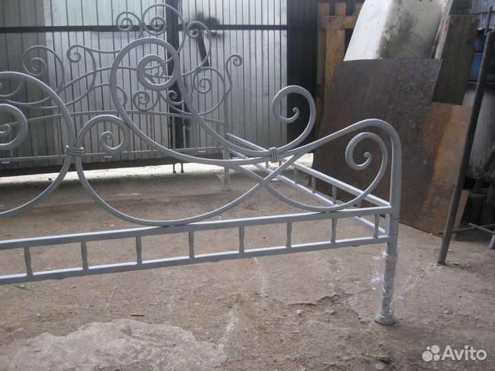 Кровать кованая