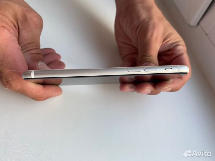 Телефон iPhone se 2020