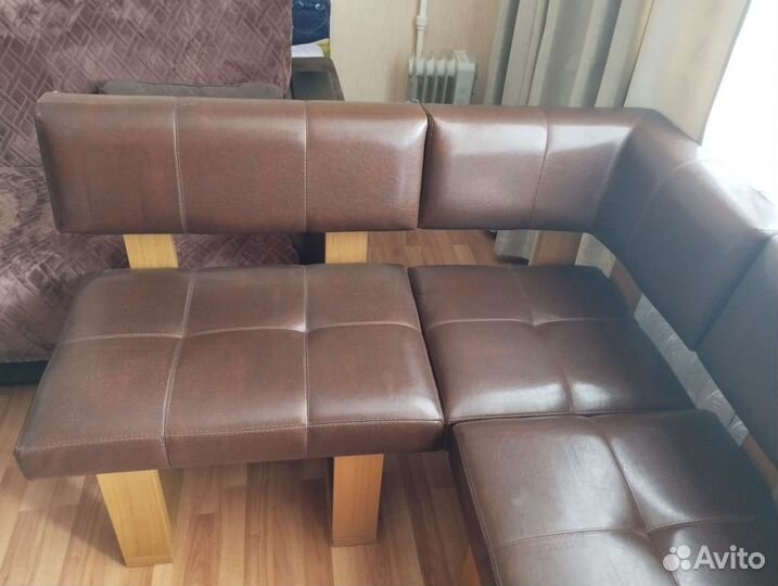 Угловой диван для кухни