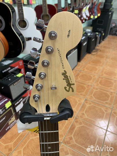 Fender squier affinity stratocaster электрогитара
