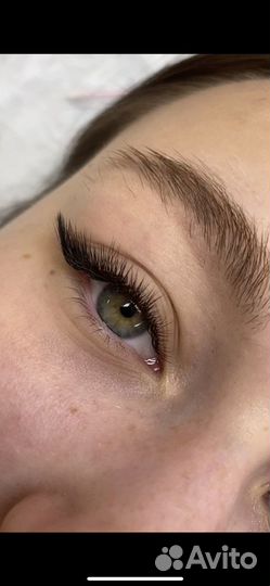 Мастер по наращиванию ресниц
