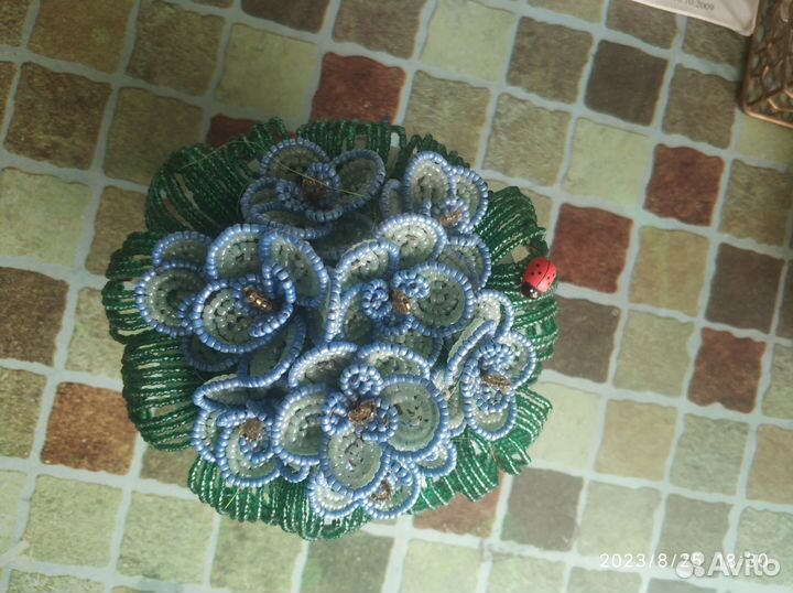 Фиалки из бисера.(9бутонов в горшке)