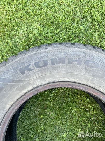 Kumho I'Zen Stud Snow KW11 21.5/70 R16