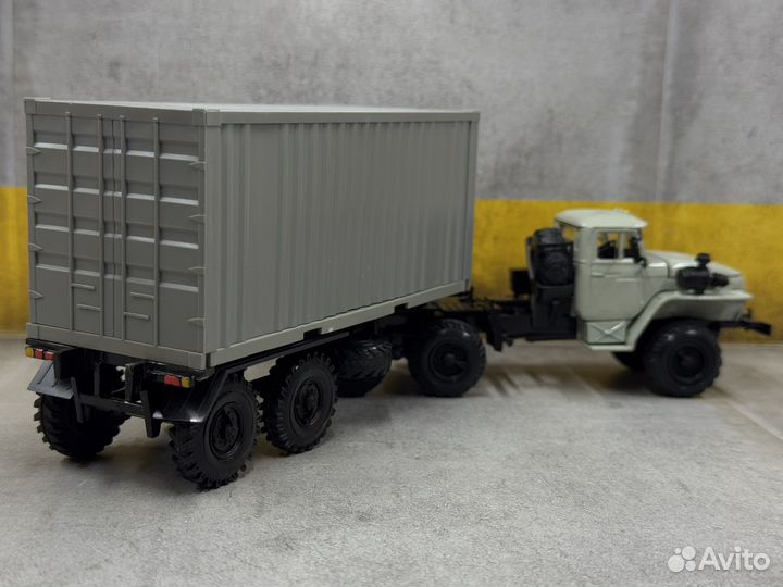 Модель урал 44202 1/43 элекон