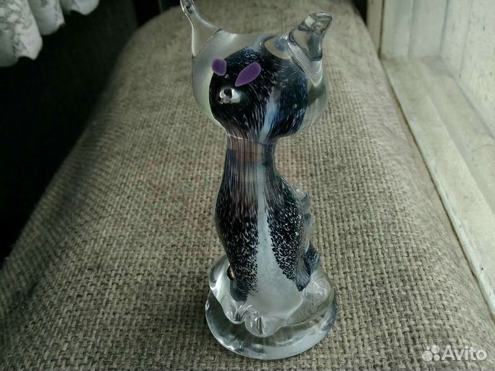 Стеклянная статуэтка кошка