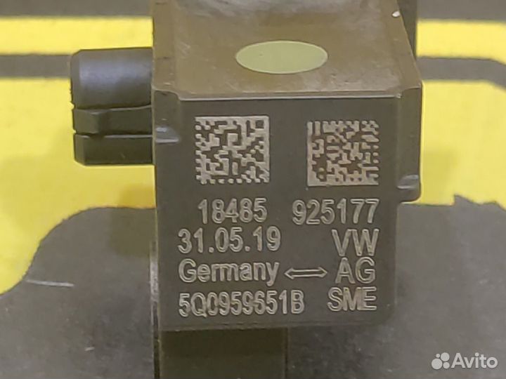 Датчик удара airbag SRS задний правый Volkswagen