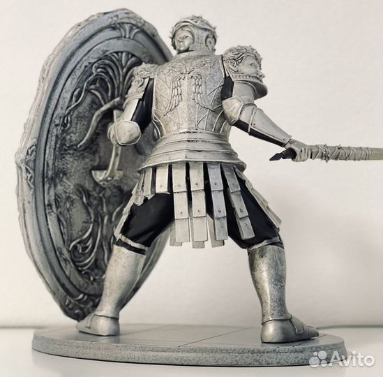 Статуя Looking Glass Knight