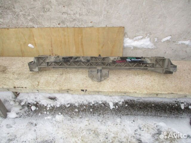 Кронштейн решетки радиатора Peugeot Partner 2