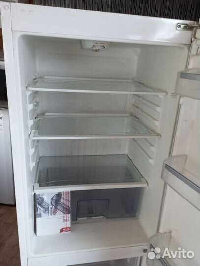 Холодильник vestel