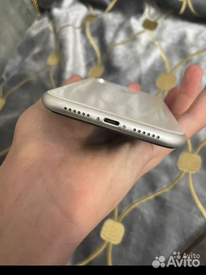 Телефон iPhone хр 128 гб