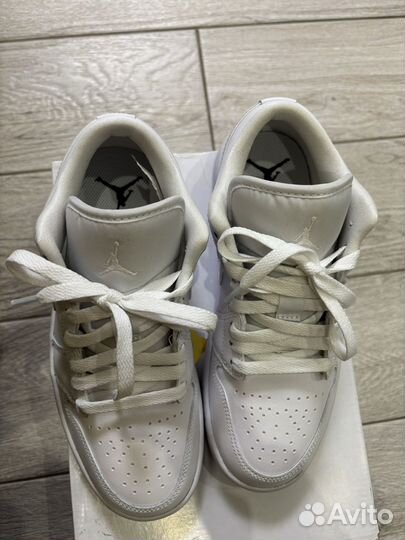 Кроссовки Jordan 1 Low Triple White 7 US