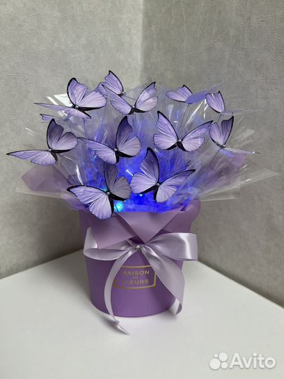 Светящийся букет из бабочек в коробке