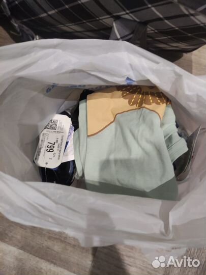 Пакет с детскими вещами и игрушками