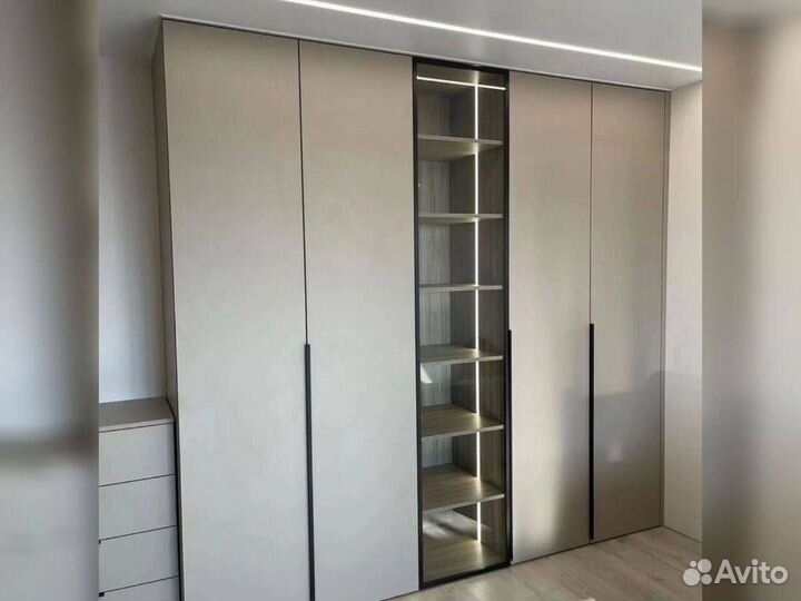 Шкаф распашной с зеркалом