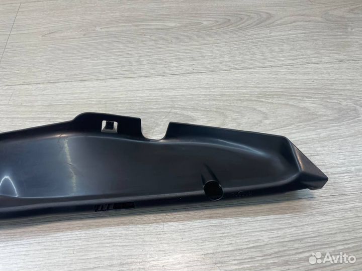 Пыльник переднего крыла правый Honda Civic 4D