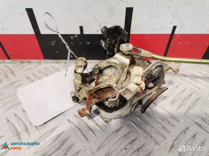Замок двери передней правой Mazda 323 BF рест