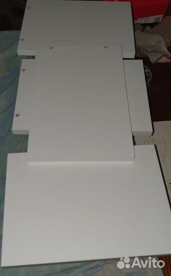 Полка навесная белая