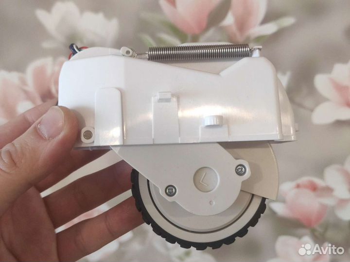 Левое колесо xiaomi mi vacuum mop essential
