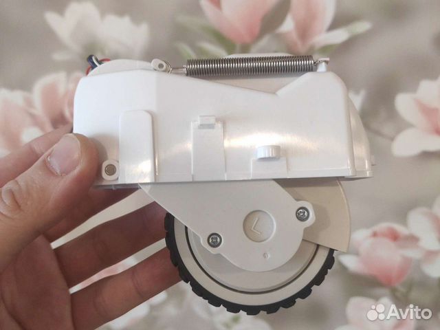 Левое колесо xiaomi mi vacuum mop essential