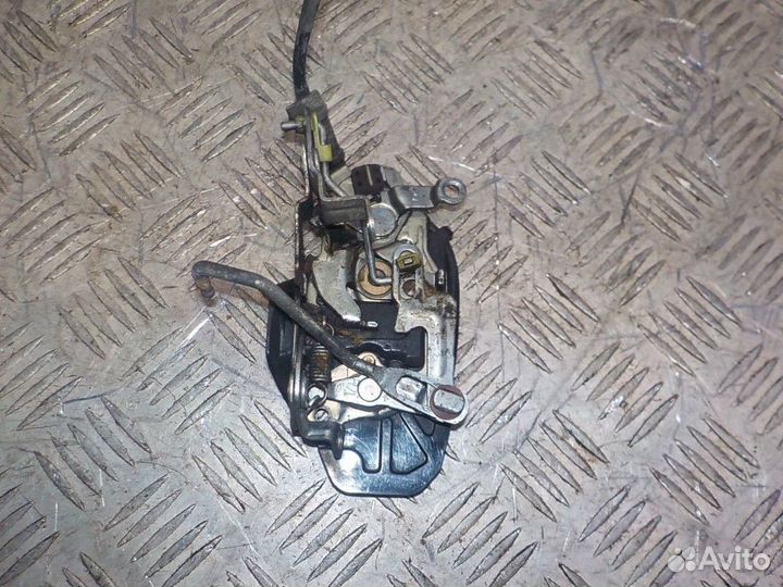 Замок двери задней правой Toyota Hi-Ace H100