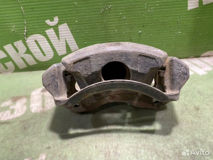 Суппорт тормозной передний правый Mitsubishi