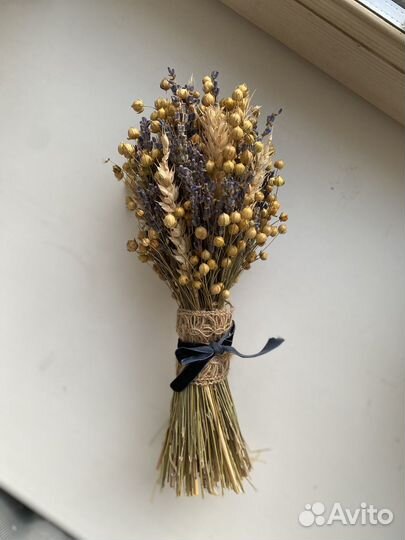 Букет из сухоцветов (лаванда, дельфиниум)