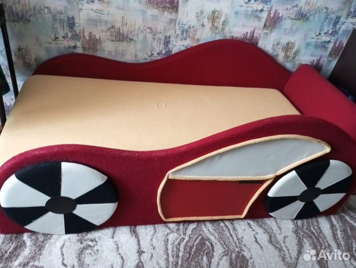 Стол, стул, кондиционер, кровать детская