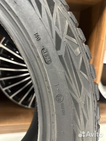 Ikon Tyres Autograph Ice 9 SUV 275/45 R21 110T