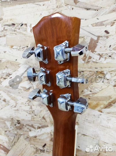 Акустическая гитара