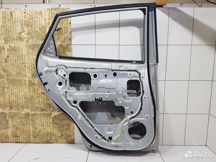 Дверь задняя левая б.у. оригинал состояние идеальн