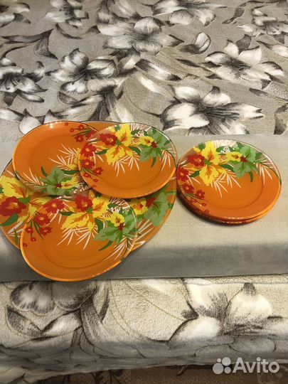 Блюдо большое с тарелками