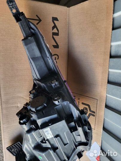 Kia rio 4 фара правая LED (дефект корпуса)