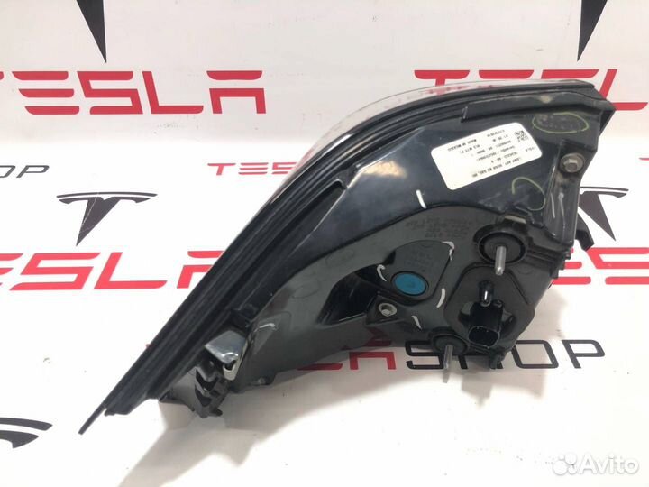 Фонарь задний правый Tesla Model X 2019