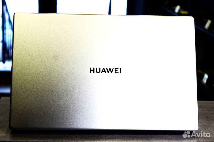 Ультрабук Huawei с нереально красочным экраном