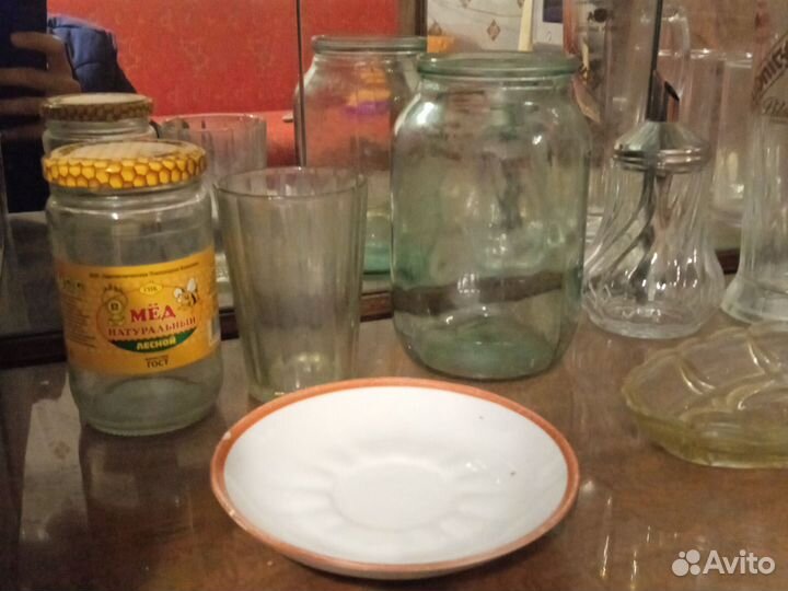 Посуда: тарелки, стаканы, рюмки и прочее